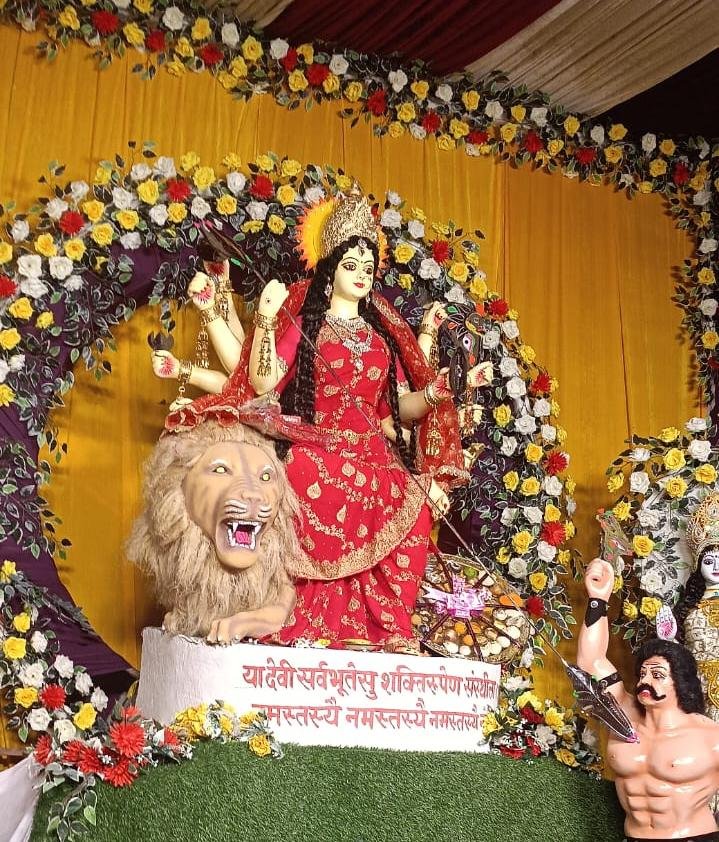 मधुबन में दुर्गा पंडालों पर उमड़ा आस्था का सैलाब, जयकारों से भक्तिमय हुआ पूरा क्षेत्र