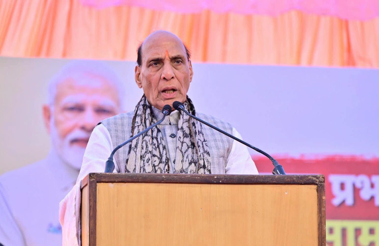 फैजुल्लागंज को बाढ़ से स्थायी मुक्ति दिलाने की पहल, राहत में कमी नहीं आने देंगे: राजनाथ सिंह