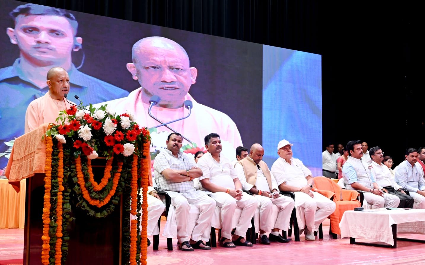 आपदा की मार झेल रहे 9.18 लाख किसानों के खातों में पहुंचे ₹493 करोड़, योगी सरकार ने तेज की क्षतिपूर्ति की रफ्तार